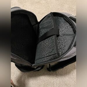 MULTI-FUNCTIONAL COMPARTMENT: large travel backpack